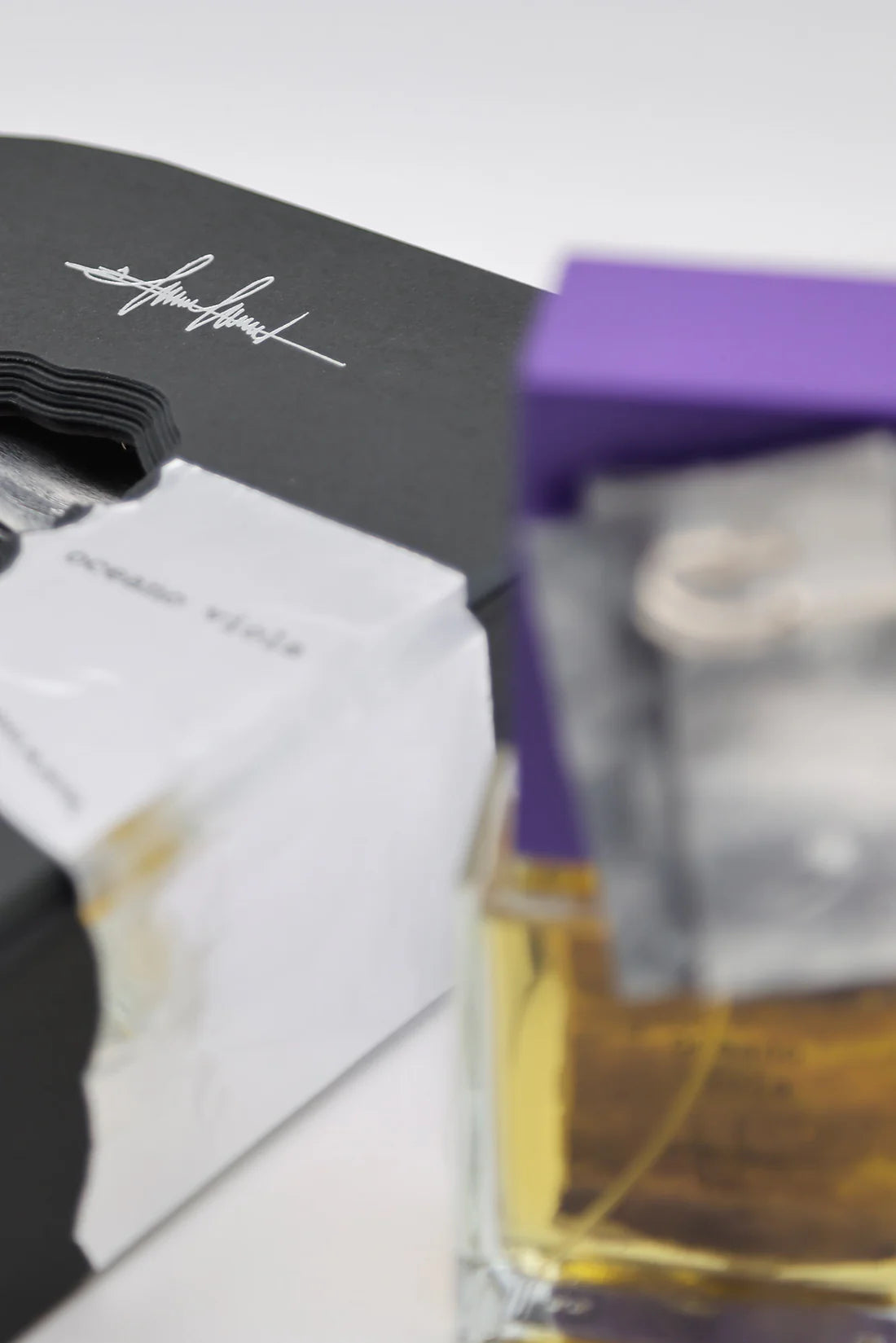 Unum Oceano viola by Filippo Sorcinelli