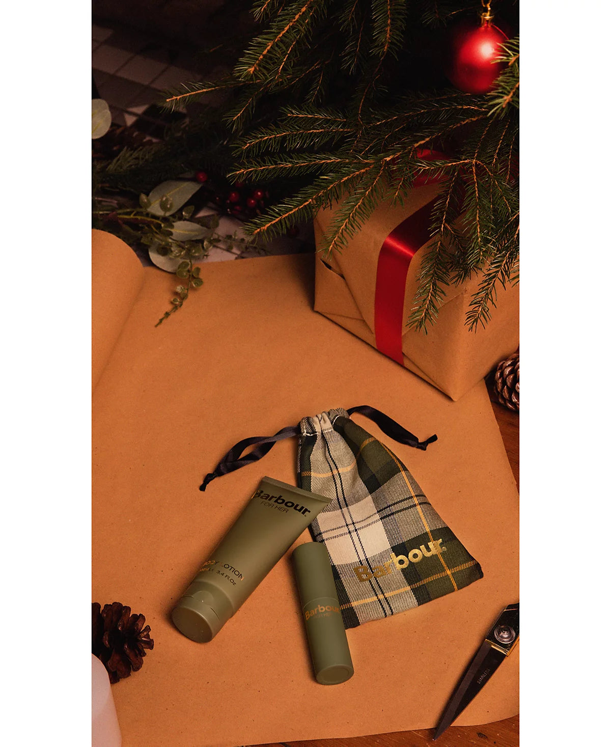Barbour For HER Bauble Gift Set (EDP 0.5 FL.OZ. + BODY LOTION 3.4 FL.OZ)