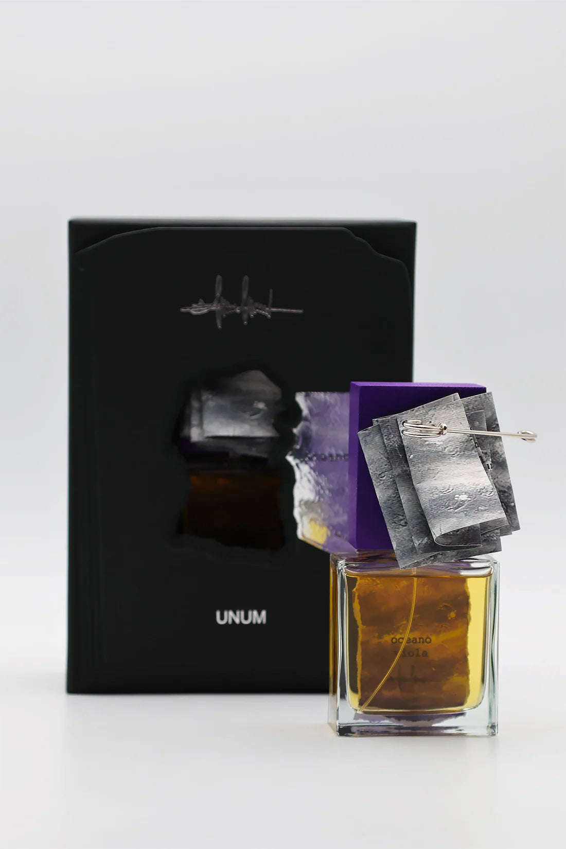 Unum Oceano viola by Filippo Sorcinelli