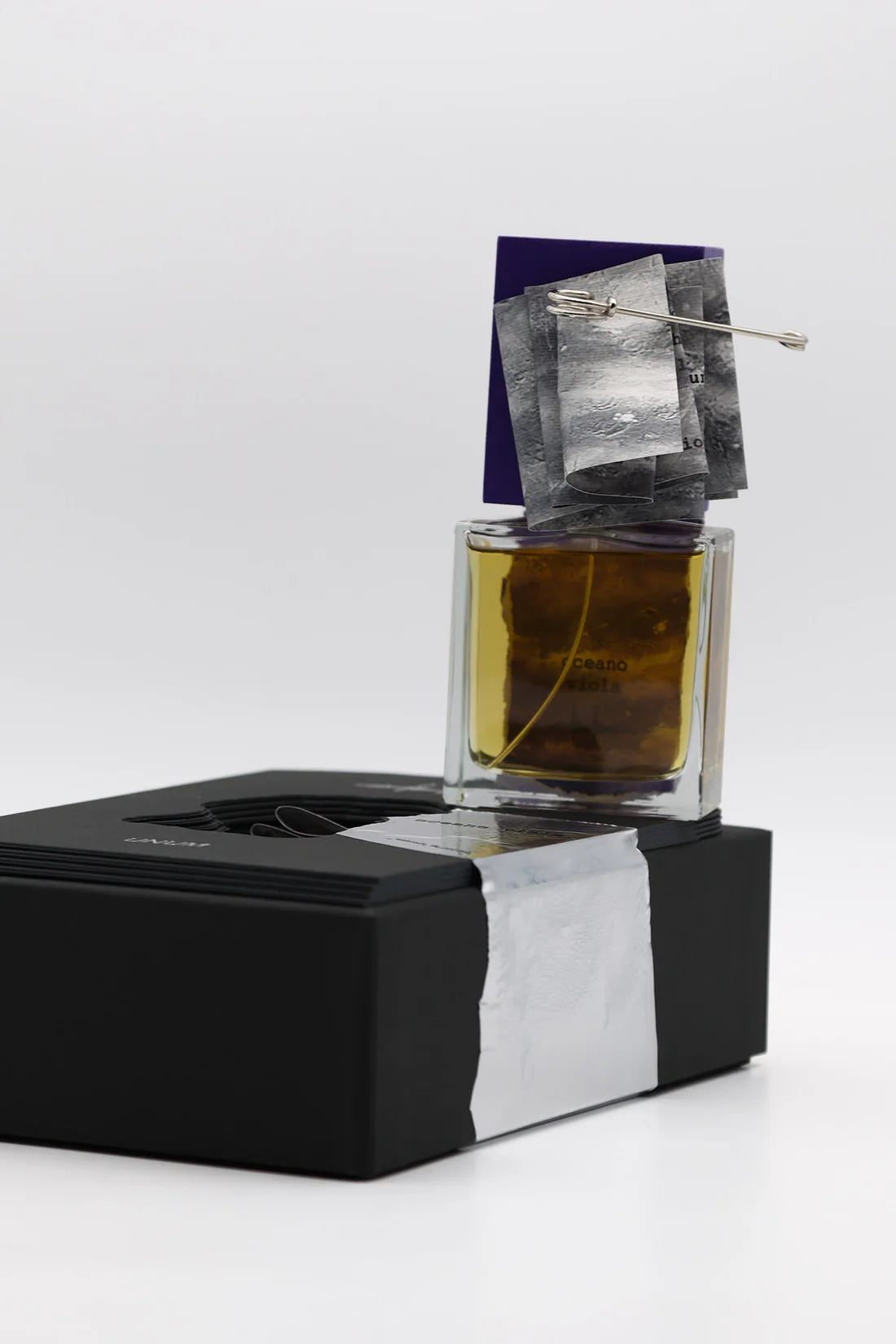 Unum Oceano viola by Filippo Sorcinelli